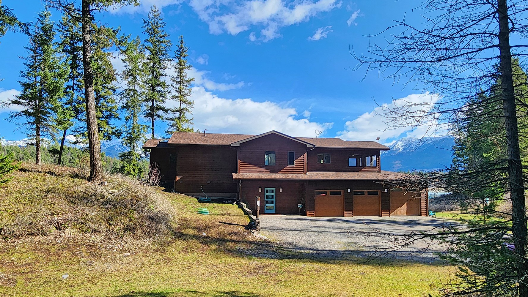 989 Lake Of The Woods Lane