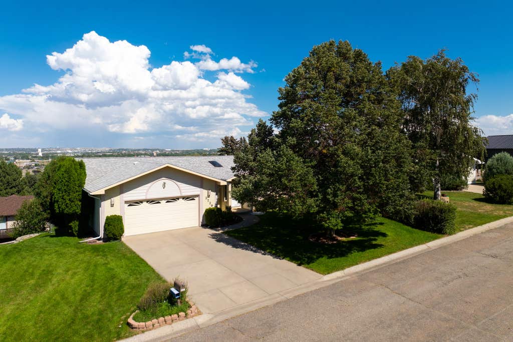 Photo of 2729 Greenbriar Drive, Great Falls, MT 59404 (MLS # 30076597)