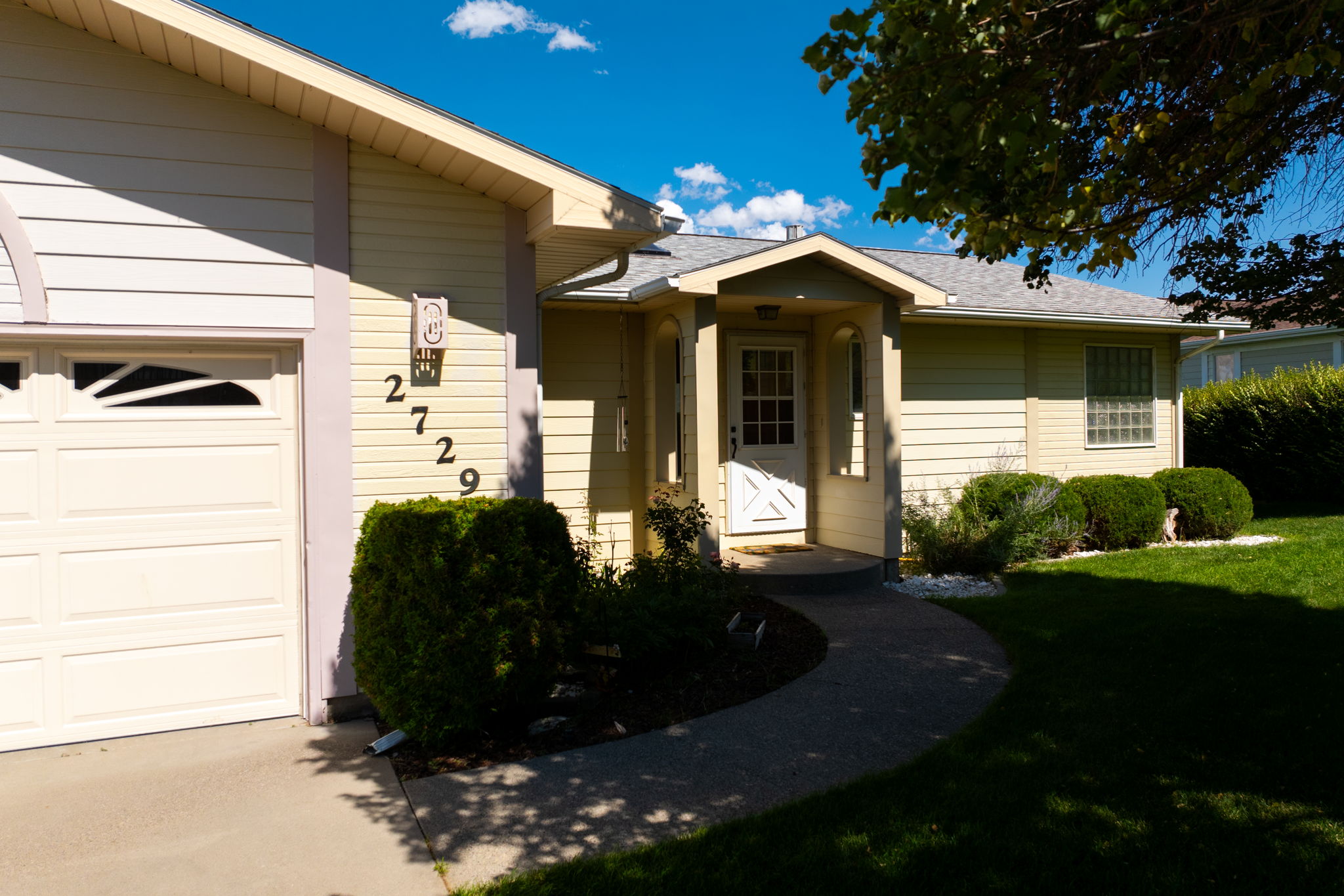 2729 Greenbriar Drive - Photo 4