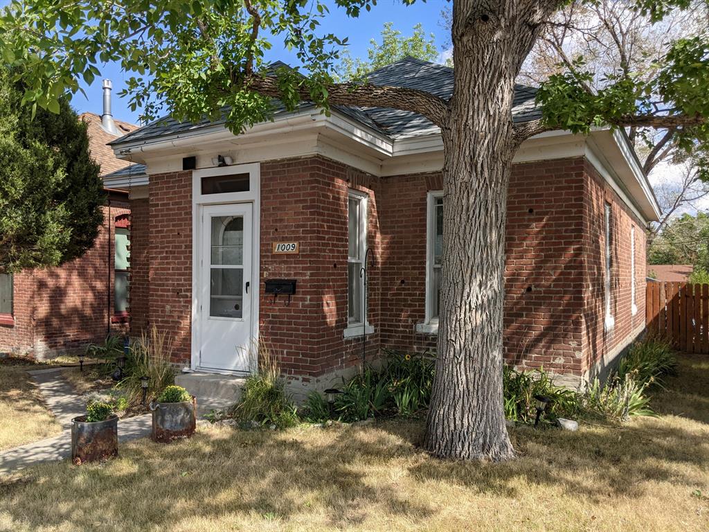 Photo of 1009 Logan Street, Helena, MT 59601 (MLS # 30076066)