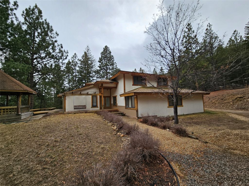 Photo of 645 Alvista Loop, Hamilton, MT 59840 (MLS # 30067029)