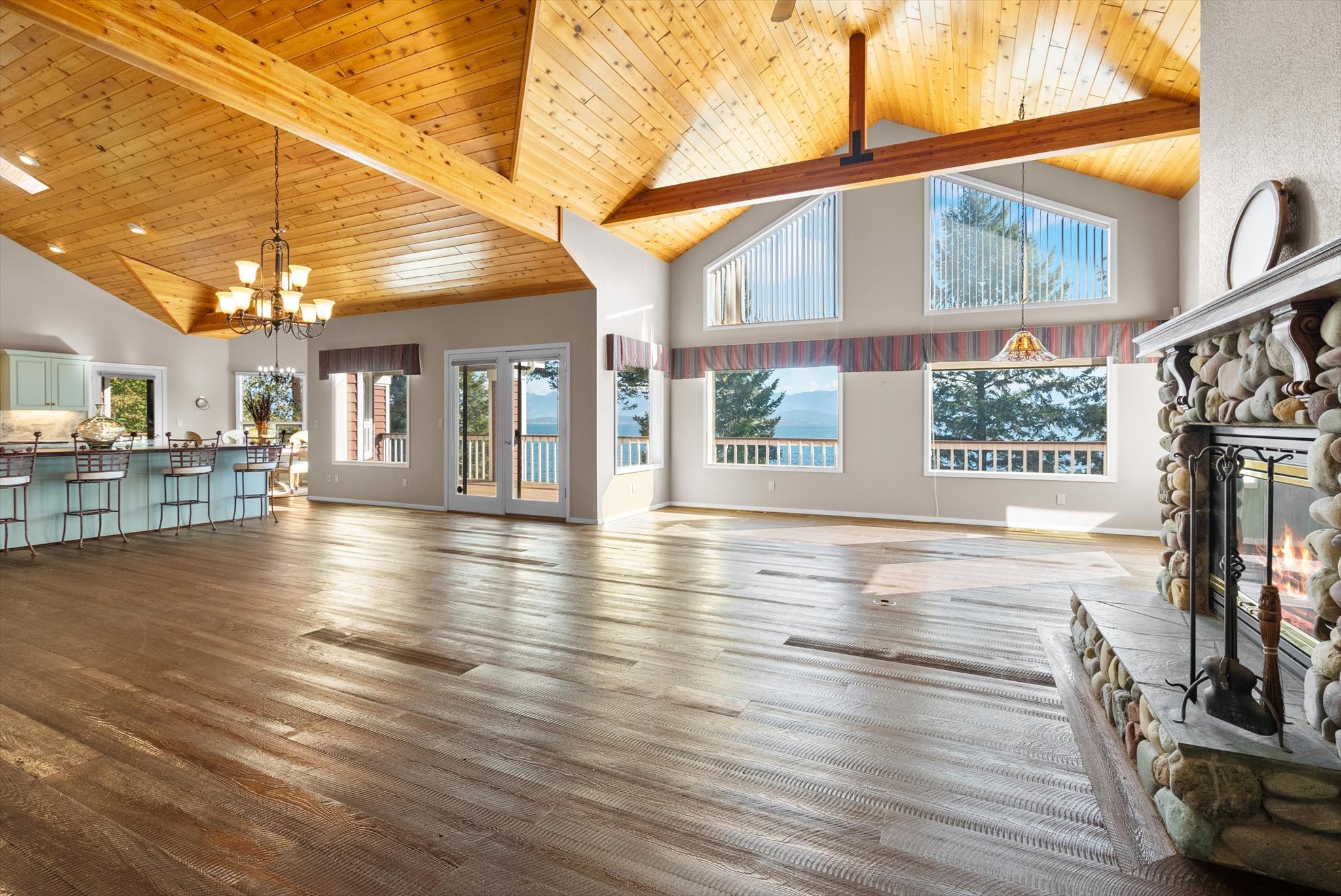 195 Pine View
