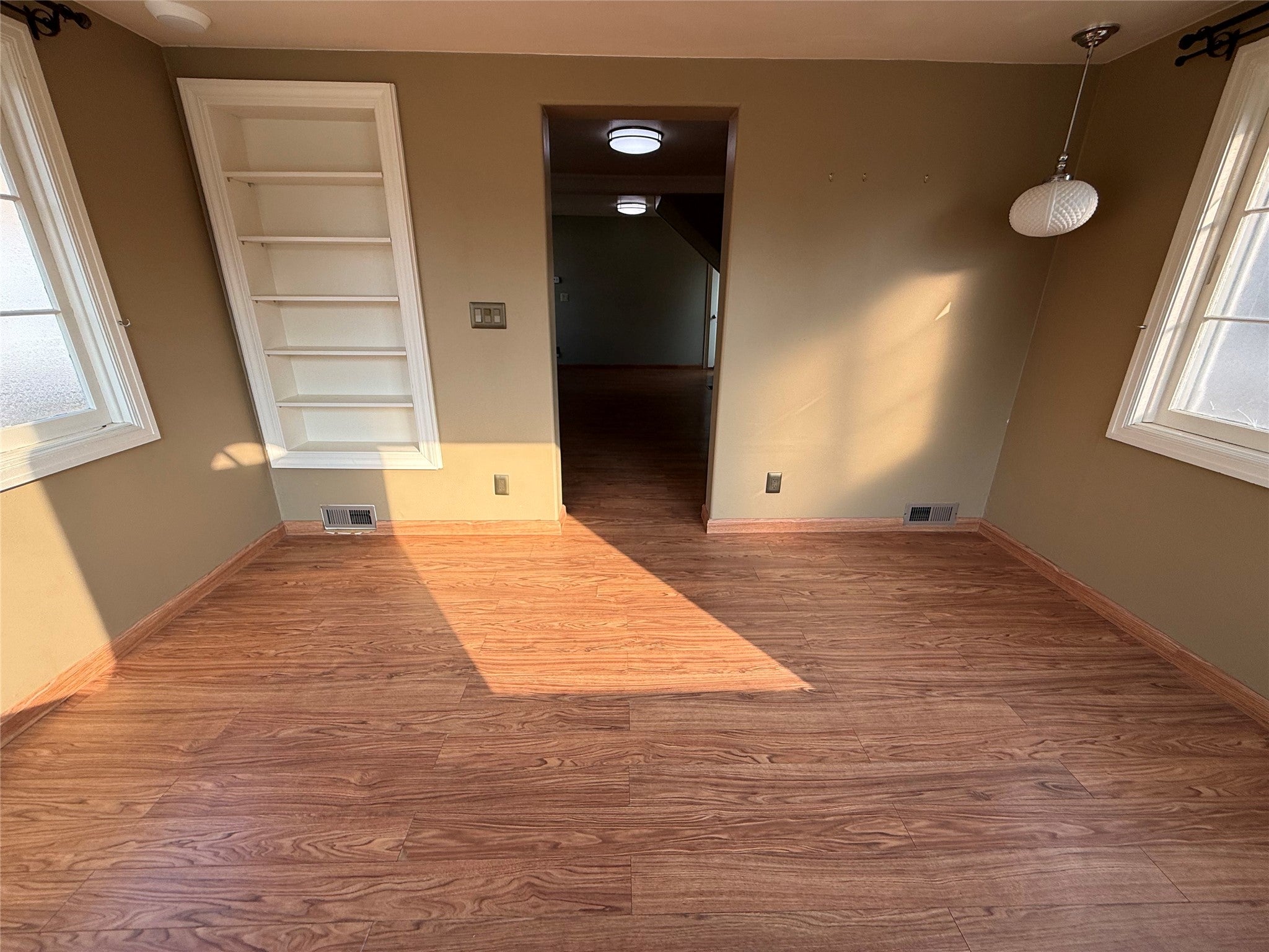 221 4th Avenue SE