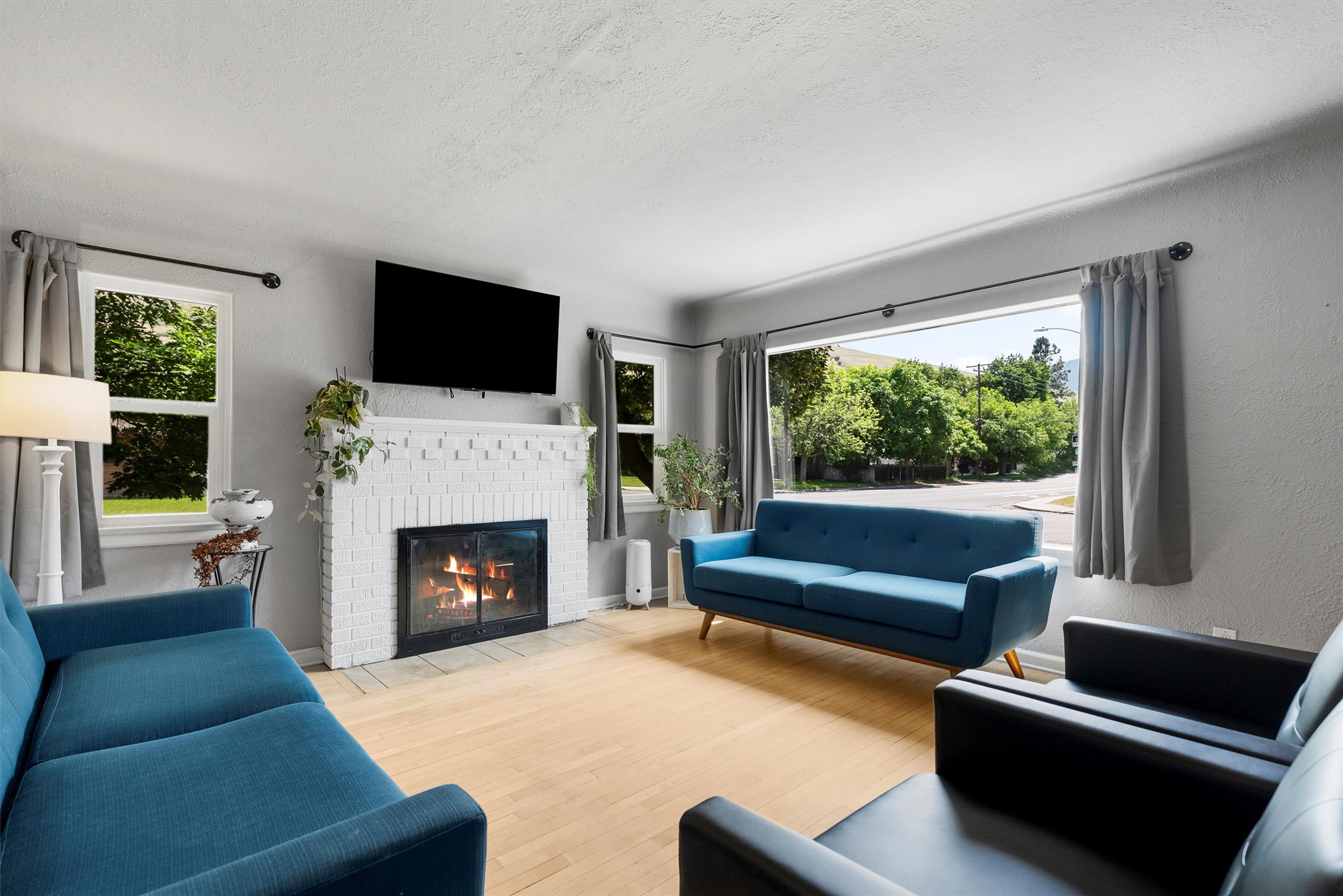 546 Woodworth Avenue