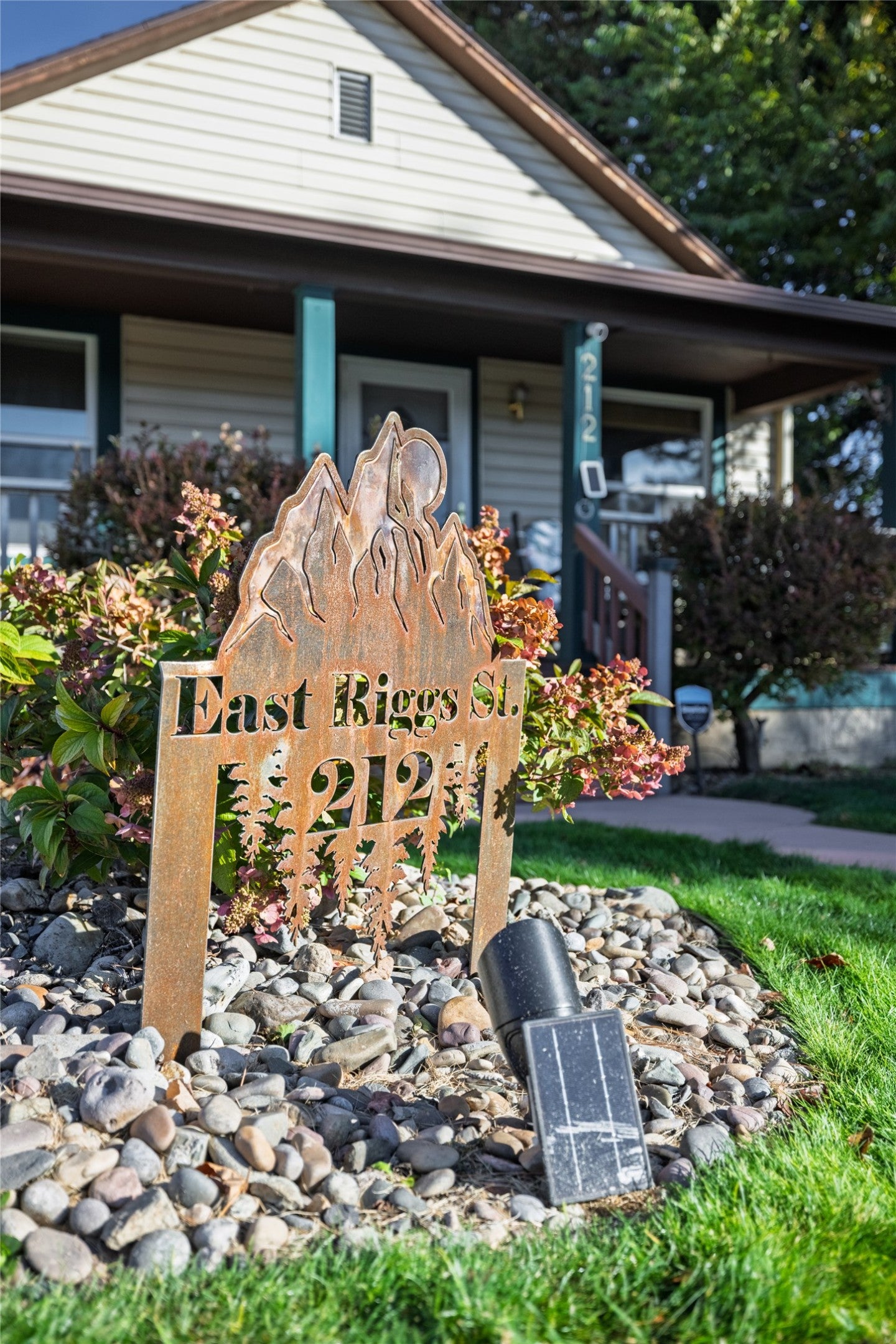 212 E Riggs Street