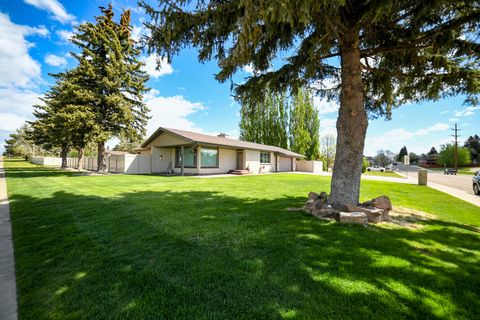 Photo of 3501 15th Ave AVE S, Great Falls, MT 59405 (MLS # 30071370)