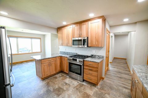 Tiny photo for 3501 15th Ave AVE S, Great Falls, MT 59405 (MLS # 30071370)