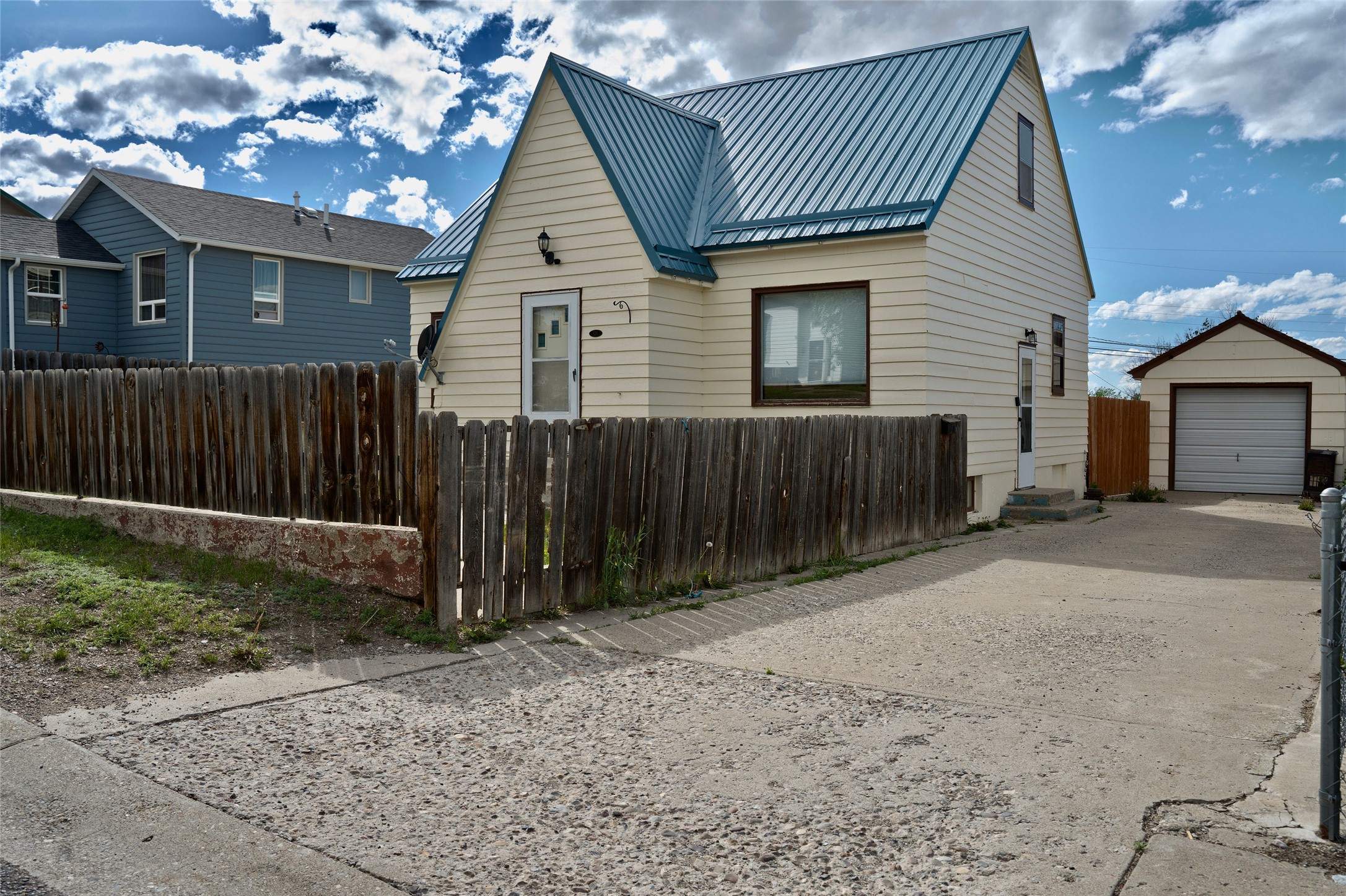 126 9th Avenue SE