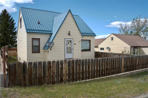 Photo of 126 9th Avenue SE, Cut Bank, MT 59427 (MLS # 30072454)
