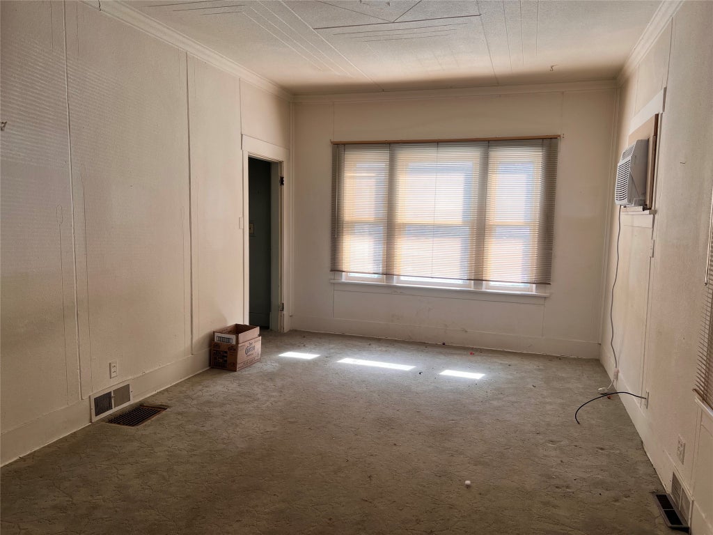 Photo of 1019 9th Avenue S, Great Falls, MT 59405 (MLS # 30079869)