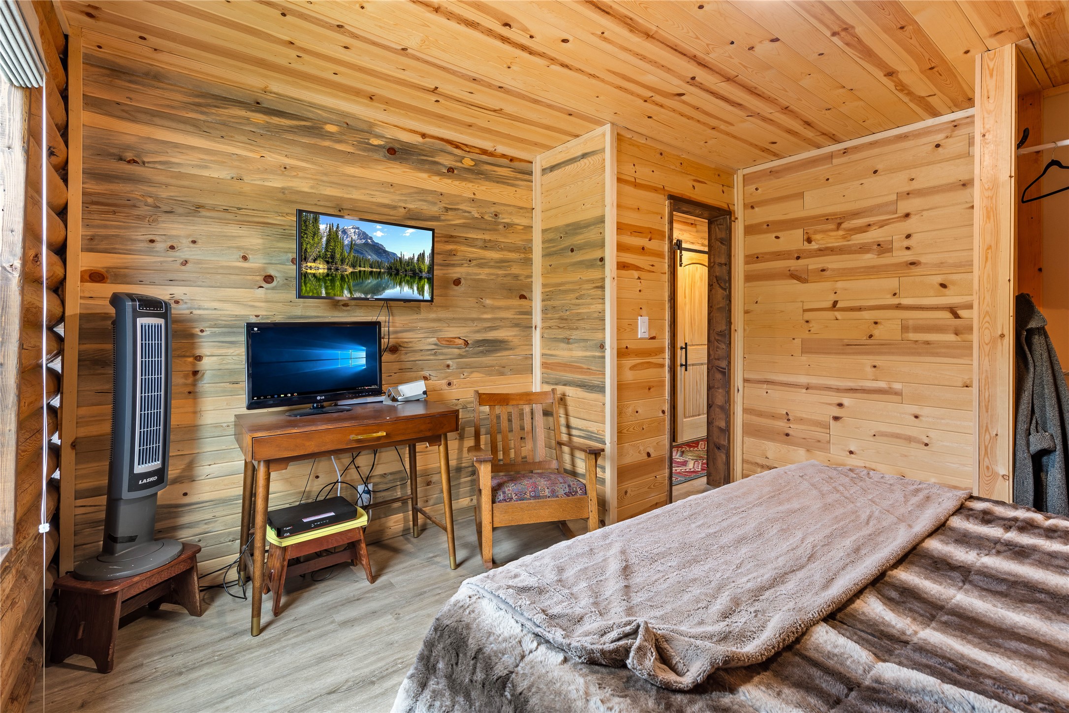 Anaconda, Montana 59711, United States, 3 Bedrooms Bedrooms, ,1 BathroomBathrooms,Residential,Pending,150354