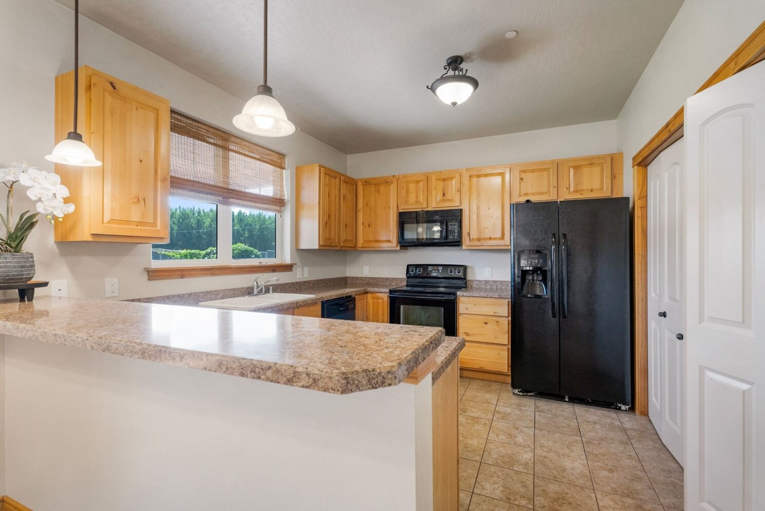 Missoula, Montana 59808, United States, 2 Bedrooms Bedrooms, ,2 BathroomsBathrooms,Residential,Pending,196927