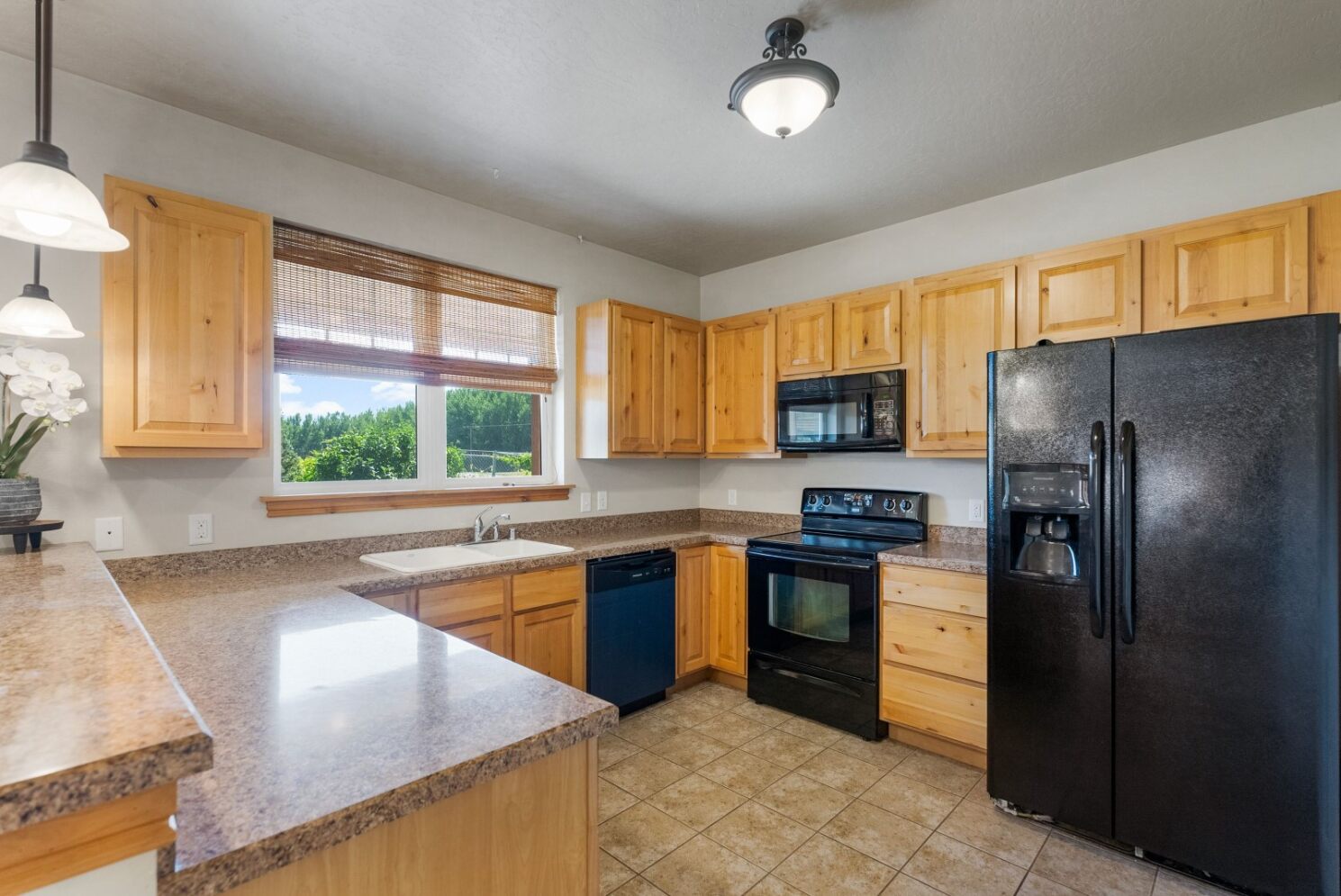 Missoula, Montana 59808, United States, 2 Bedrooms Bedrooms, ,2 BathroomsBathrooms,Residential,Pending,196927