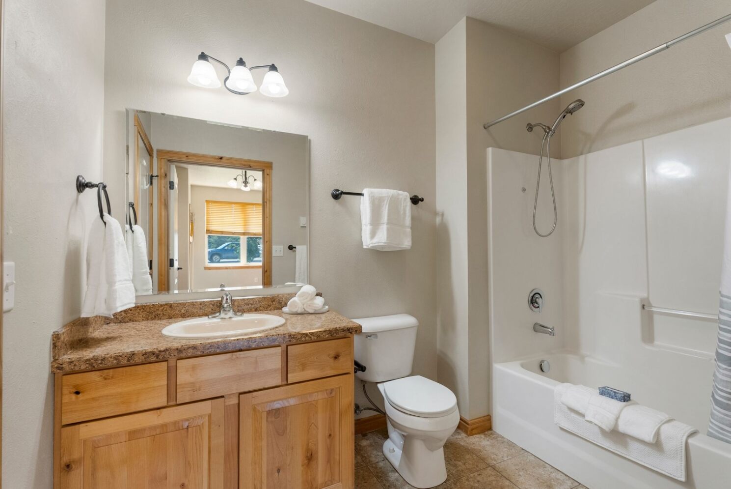 Missoula, Montana 59808, United States, 2 Bedrooms Bedrooms, ,2 BathroomsBathrooms,Residential,Pending,196927