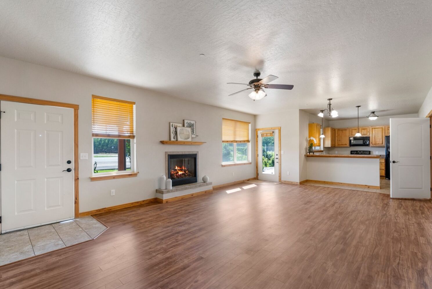 Missoula, Montana 59808, United States, 2 Bedrooms Bedrooms, ,2 BathroomsBathrooms,Residential,Pending,196927