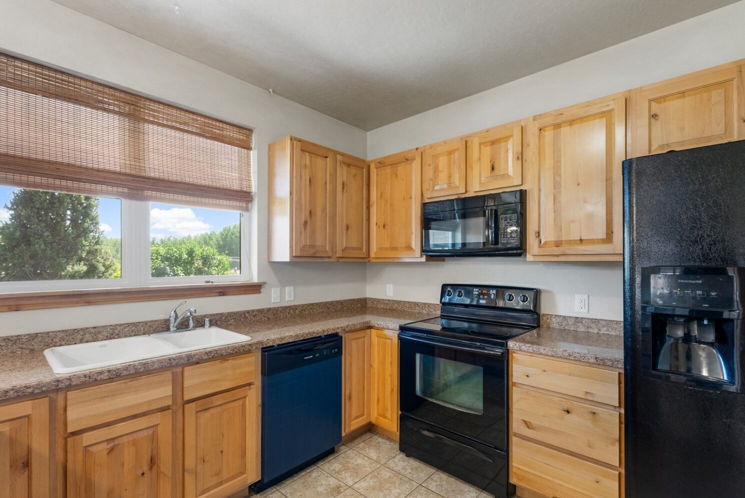 Missoula, Montana 59808, United States, 2 Bedrooms Bedrooms, ,2 BathroomsBathrooms,Residential,Pending,196927