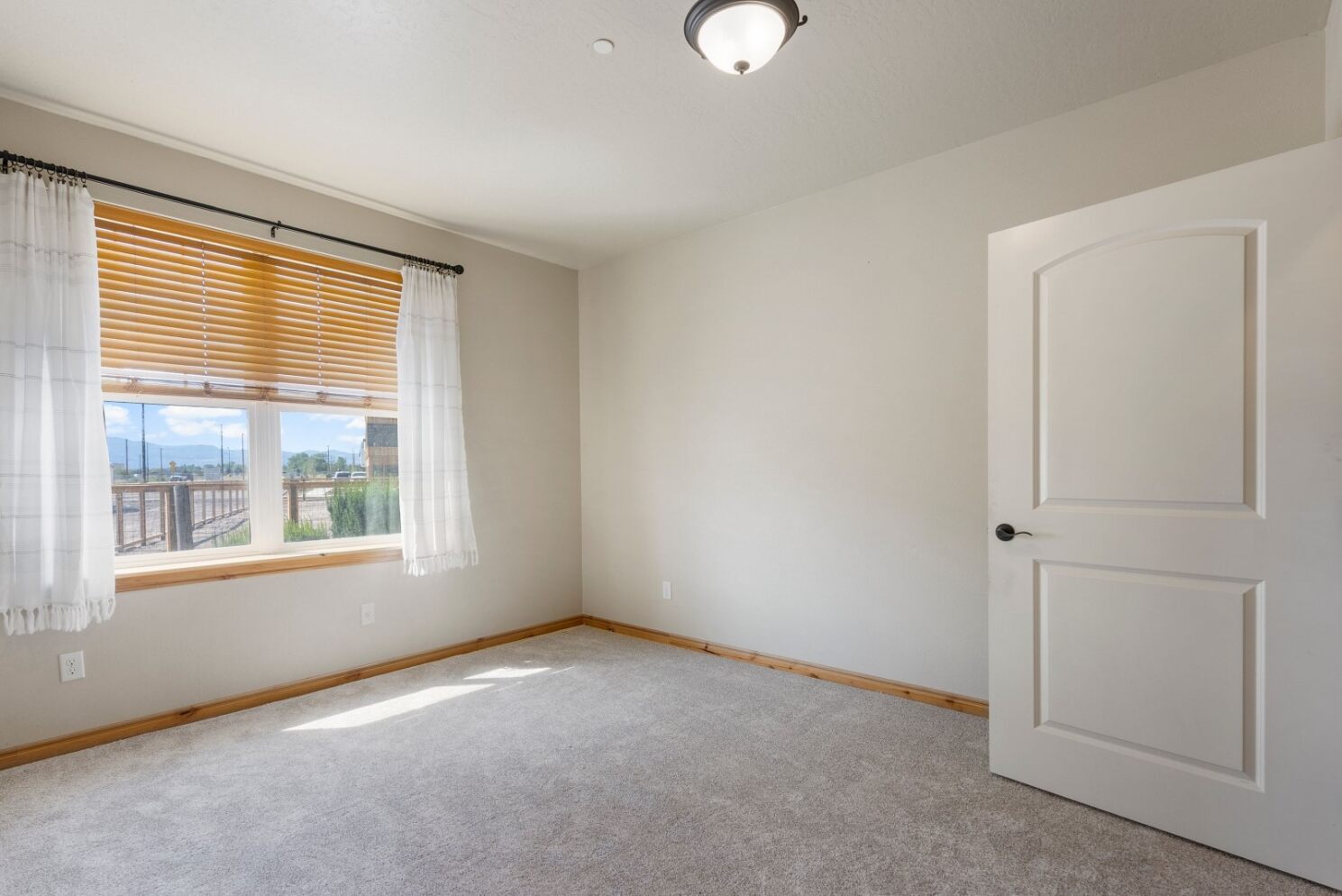 Missoula, Montana 59808, United States, 2 Bedrooms Bedrooms, ,2 BathroomsBathrooms,Residential,Pending,196927