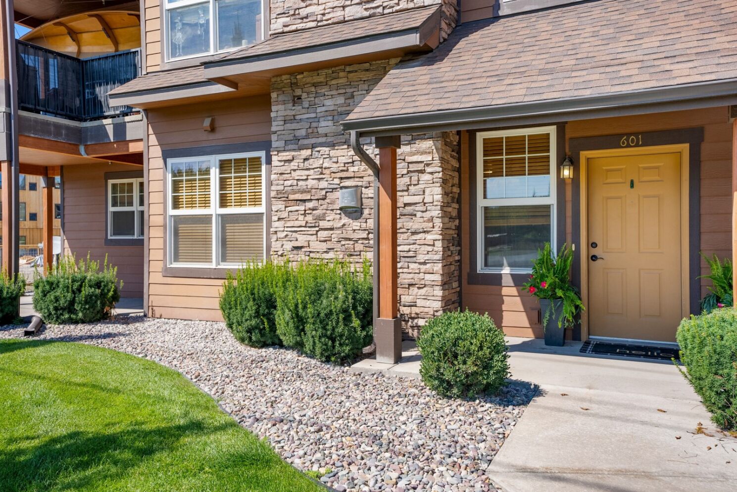 Missoula, Montana 59808, United States, 2 Bedrooms Bedrooms, ,2 BathroomsBathrooms,Residential,Pending,196927