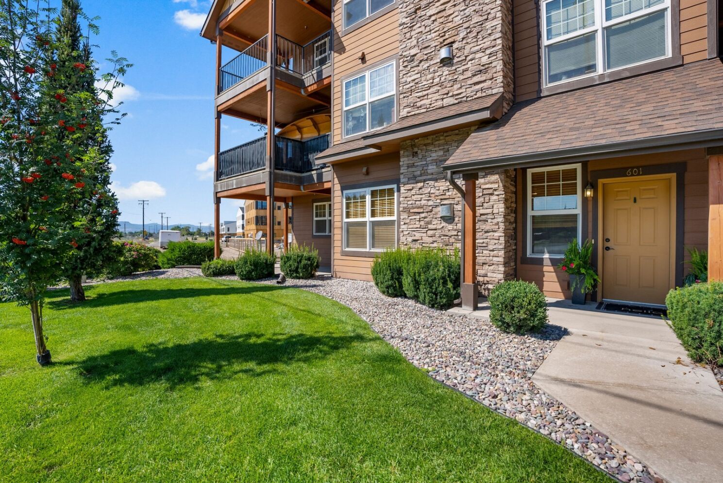 Missoula, Montana 59808, United States, 2 Bedrooms Bedrooms, ,2 BathroomsBathrooms,Residential,Pending,196927