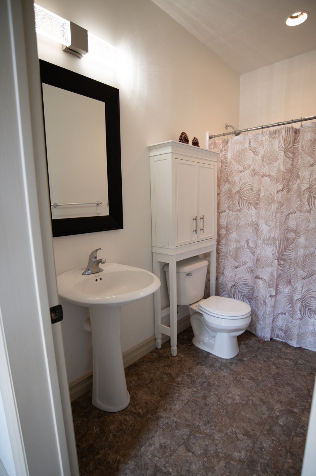 Hamilton, Montana 59840, United States, 5 Bedrooms Bedrooms, ,4 BathroomsBathrooms,Residential,Active,126054