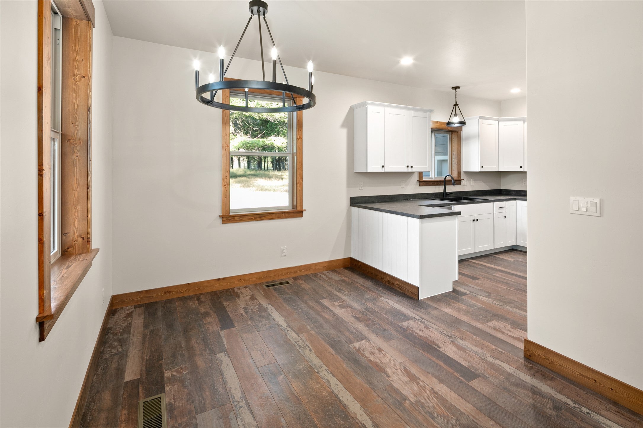 90 Forest Loop