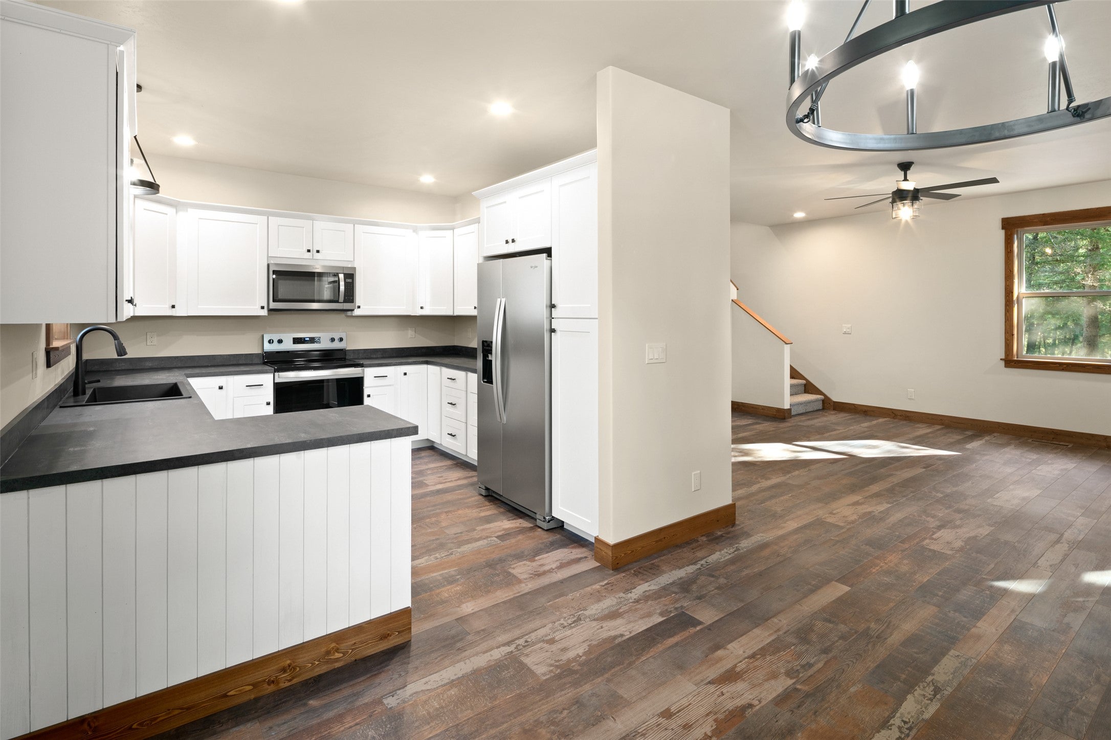 90 Forest Loop