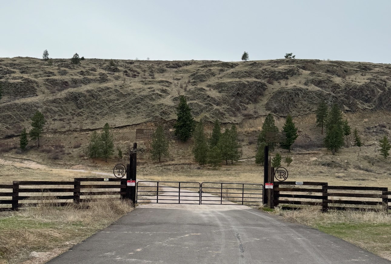 Dixon, Montana 59831, United States, 3 Bedrooms Bedrooms, ,2 BathroomsBathrooms,Residential,Active,213043