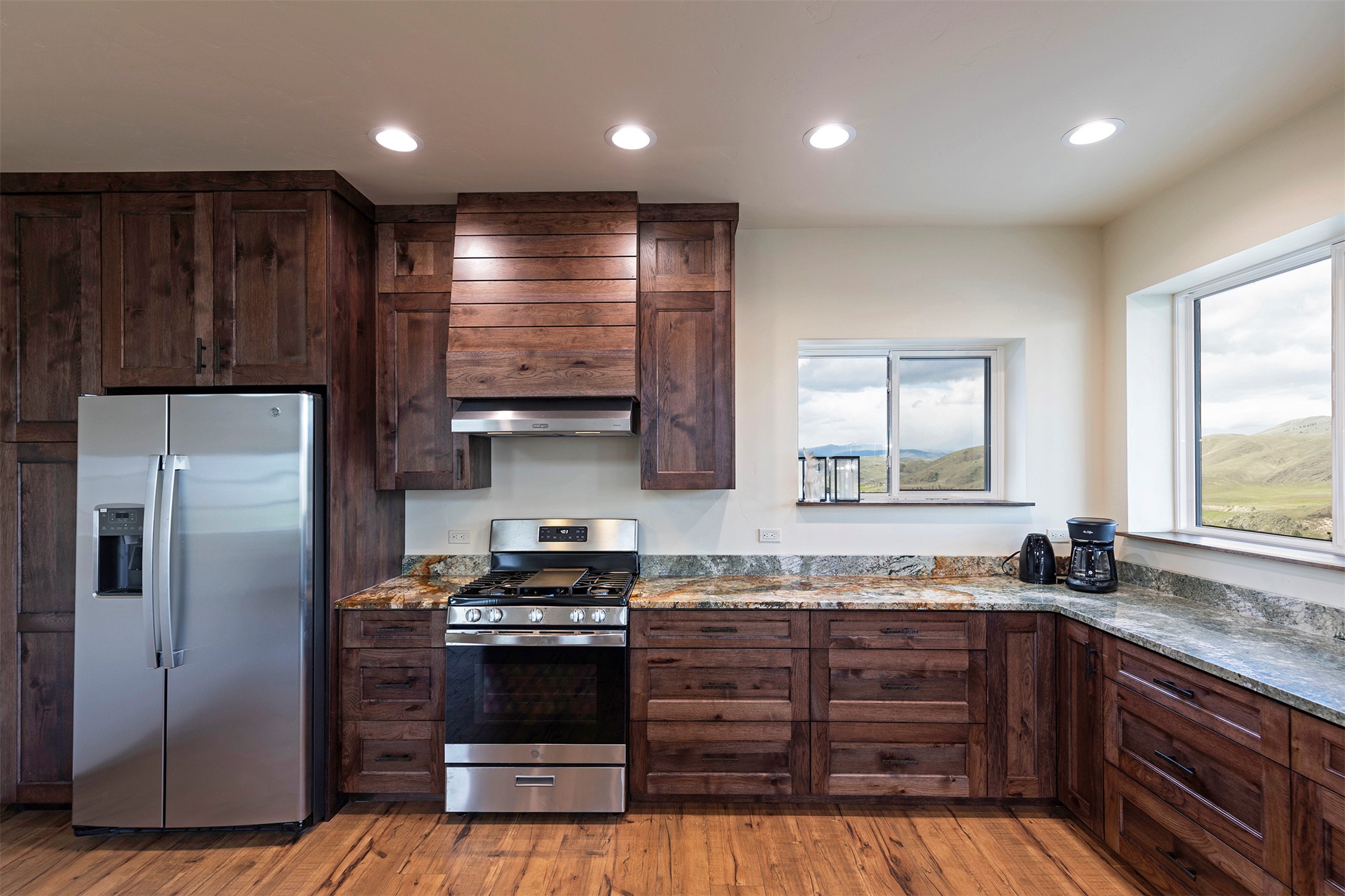 Dixon, Montana 59831, United States, 3 Bedrooms Bedrooms, ,2 BathroomsBathrooms,Residential,Active,213043