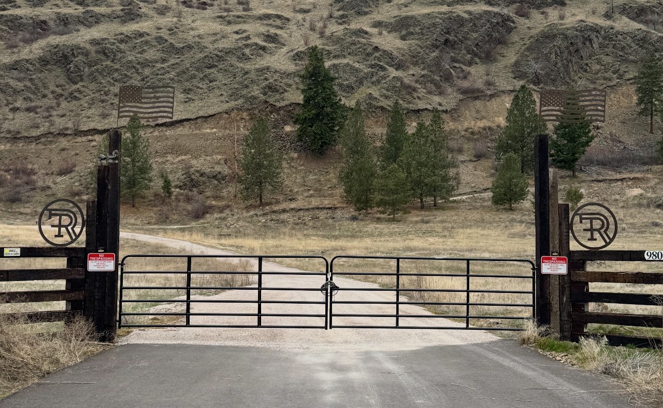 Dixon, Montana 59831, United States, 3 Bedrooms Bedrooms, ,2 BathroomsBathrooms,Residential,Active,213043