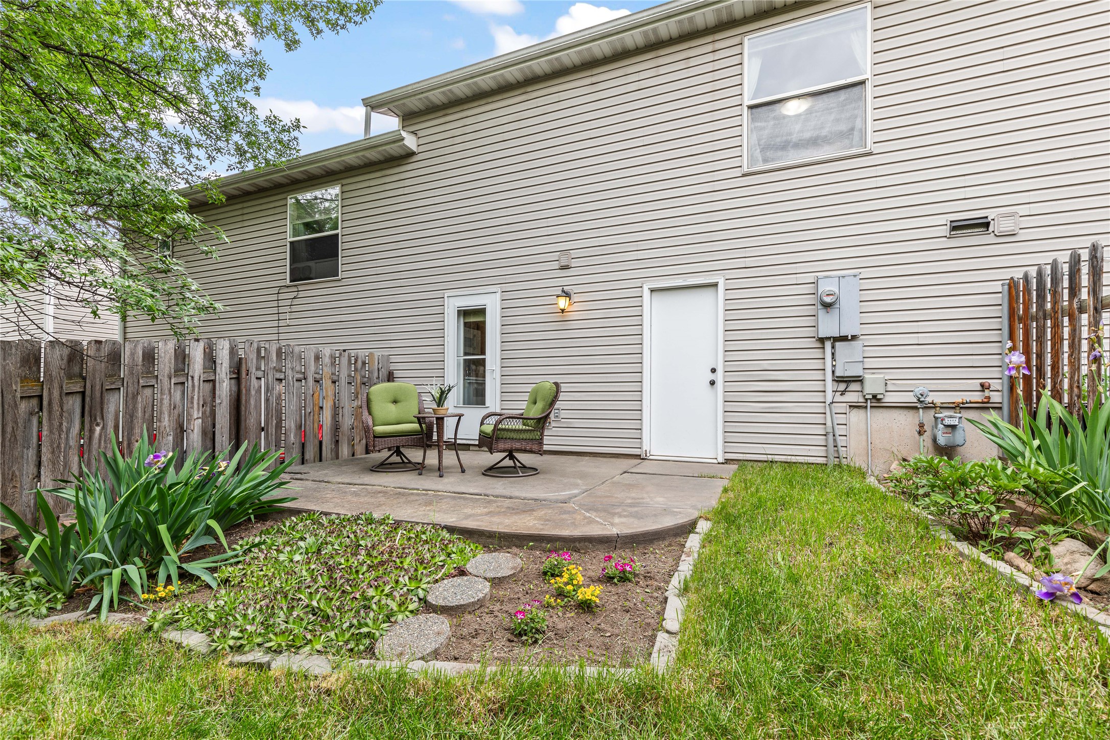 Missoula, Montana 59802, United States, 2 Bedrooms Bedrooms, ,2 BathroomsBathrooms,Residential,Active,148158