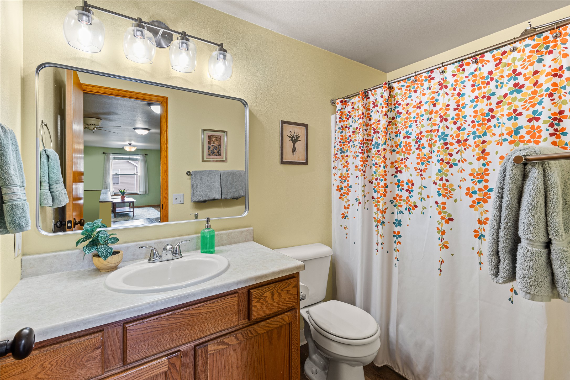 Missoula, Montana 59802, United States, 2 Bedrooms Bedrooms, ,2 BathroomsBathrooms,Residential,Active,148158