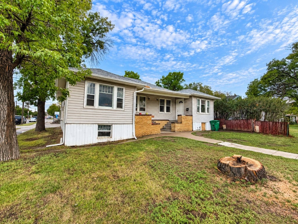 Photo of 824 6th Avenue S, Great Falls, MT 59405 (MLS # 30078221)