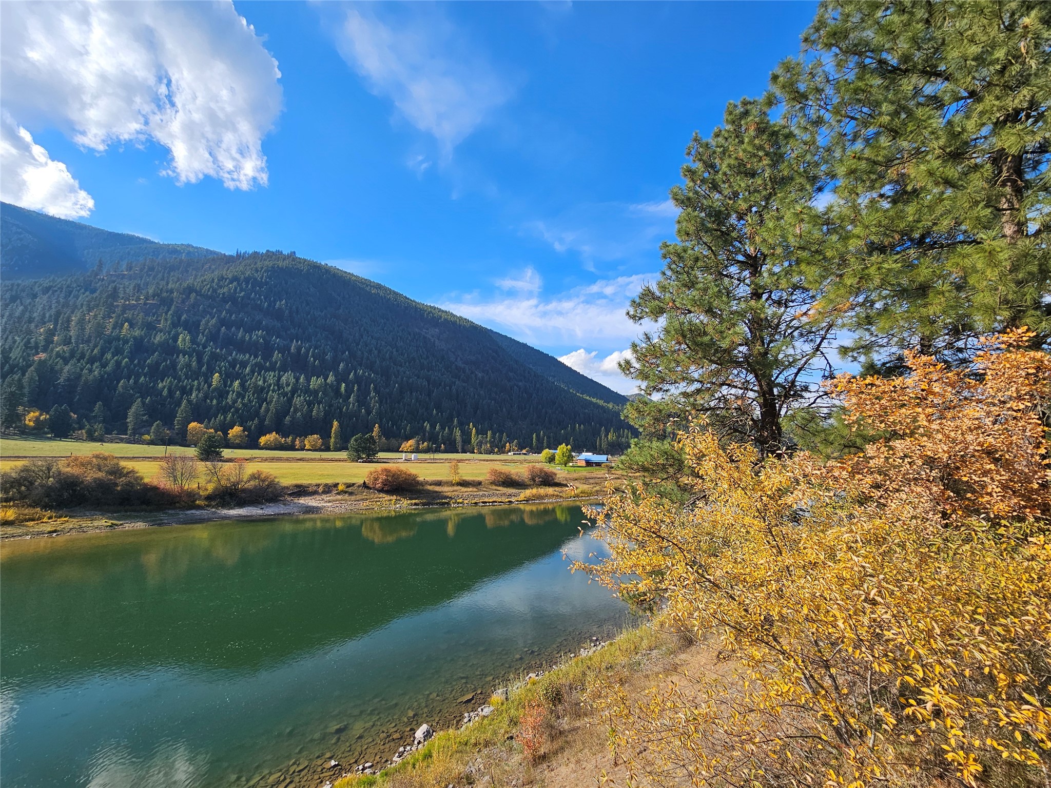 48 Sloway Frontage Road E