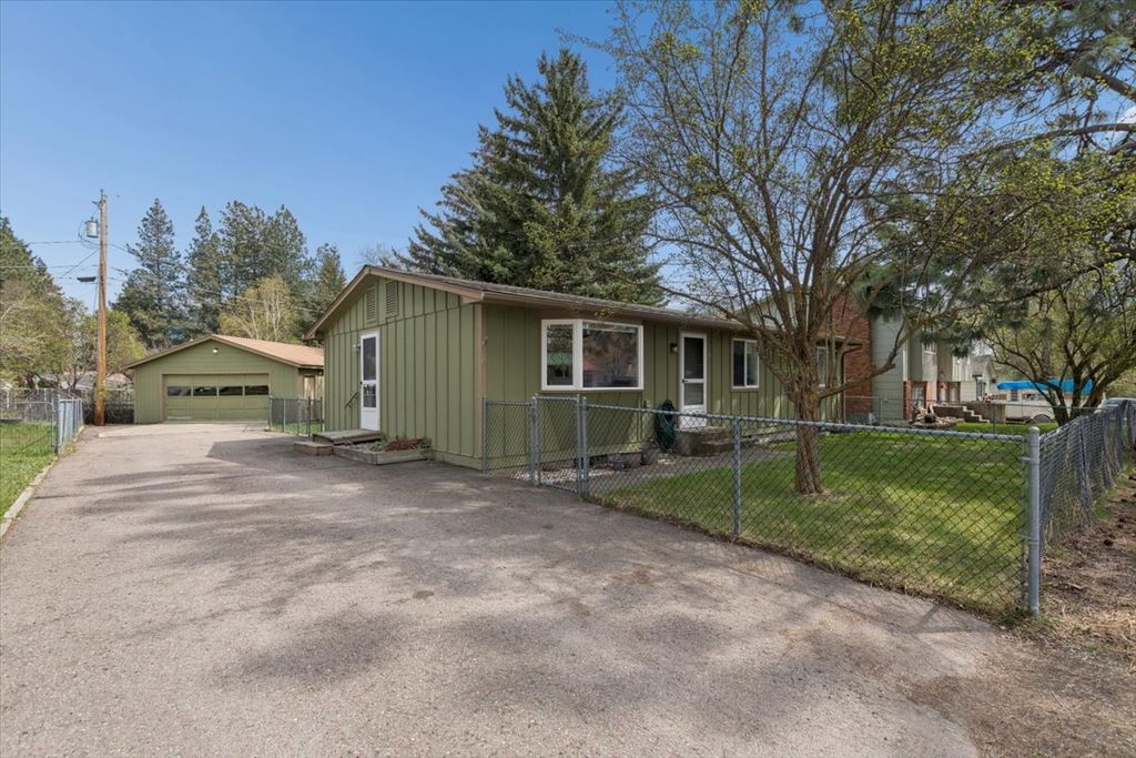 Photo of 15 Council Bluffs Drive, Columbia Falls, MT 59912 (MLS # 30069933)