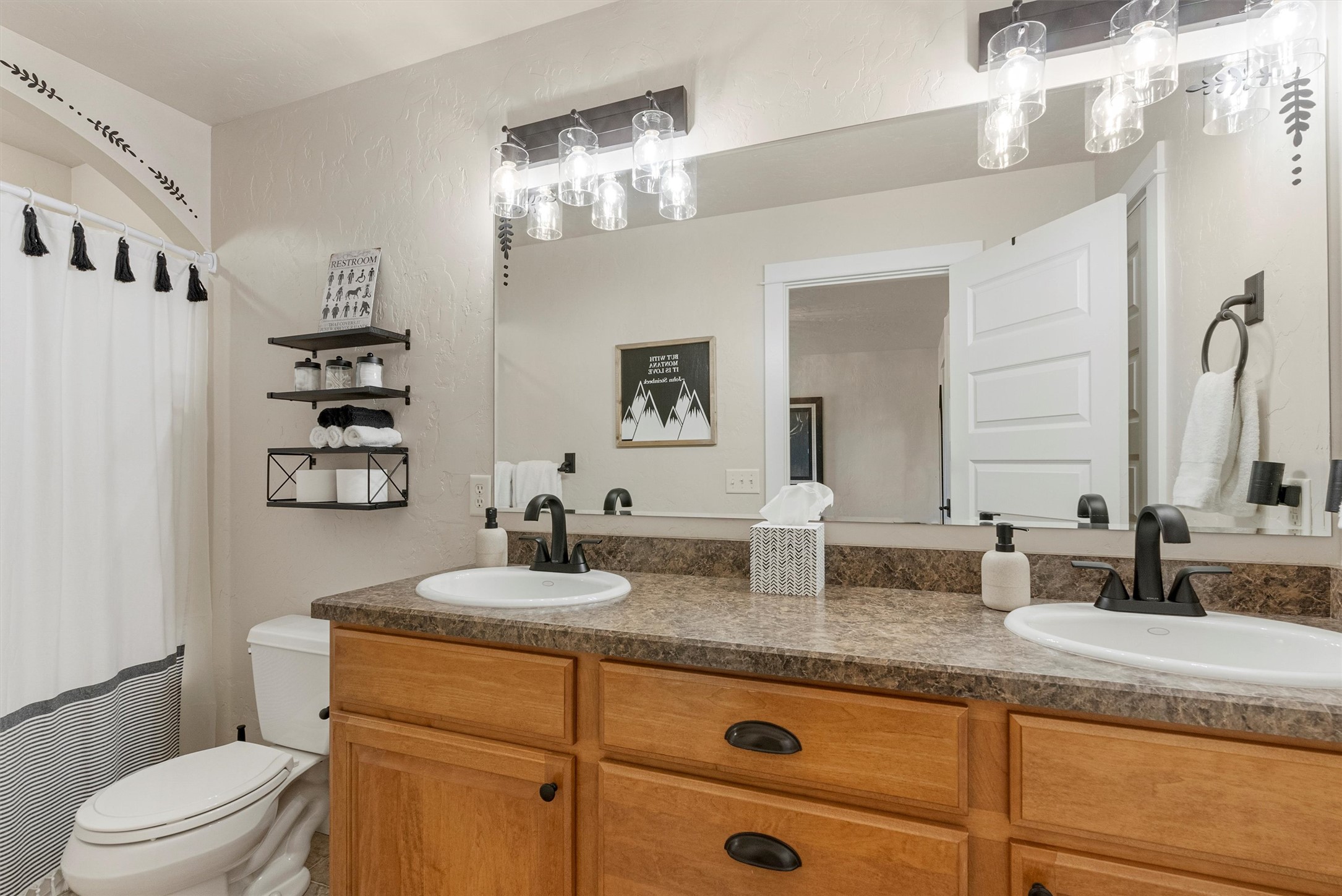 Hamilton, Montana 59840, United States, 3 Bedrooms Bedrooms, ,2 BathroomsBathrooms,Residential,Active,149742