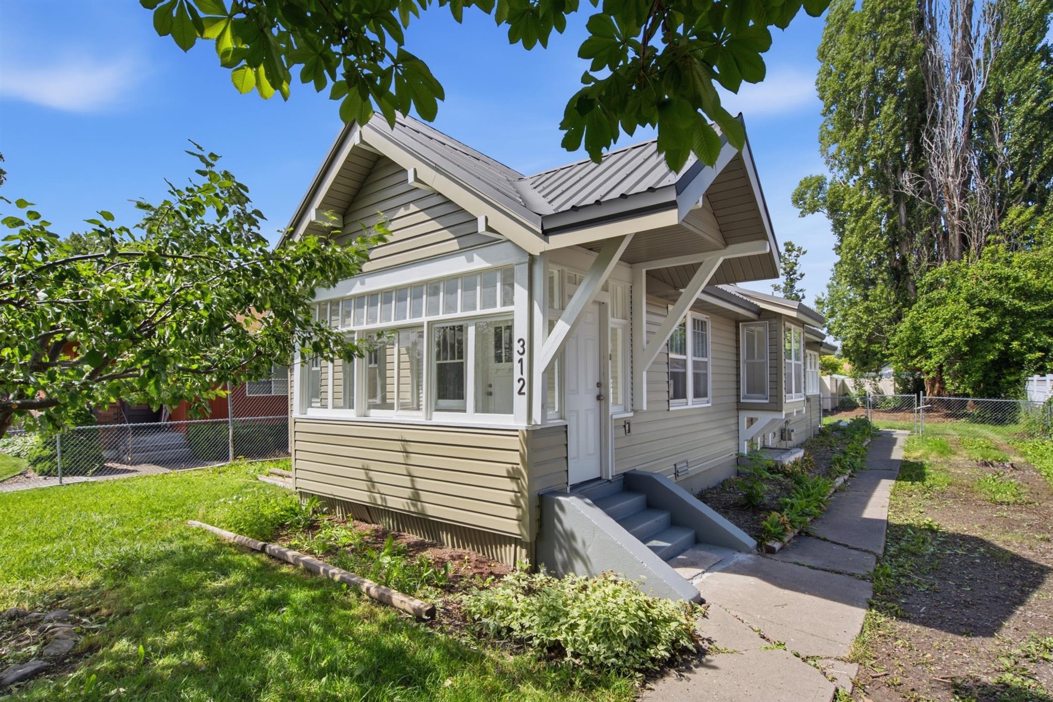 312 6th Avenue W