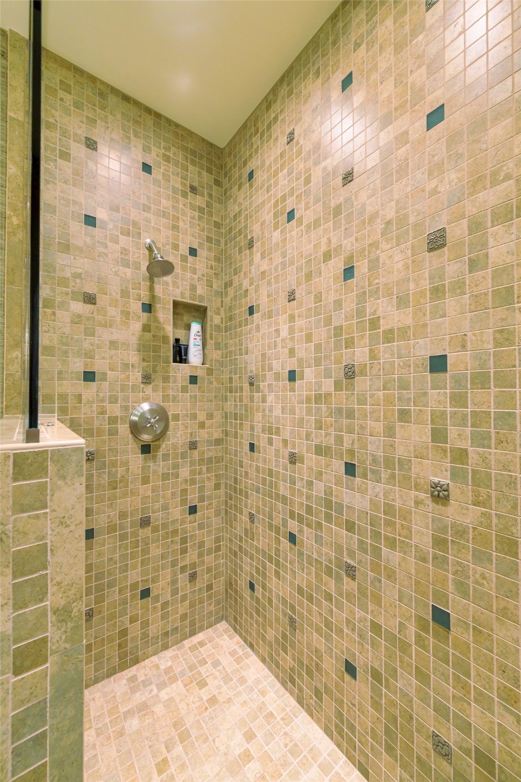 Polson, Montana 59860, United States, 4 Bedrooms Bedrooms, ,5 BathroomsBathrooms,Residential,Active,140764