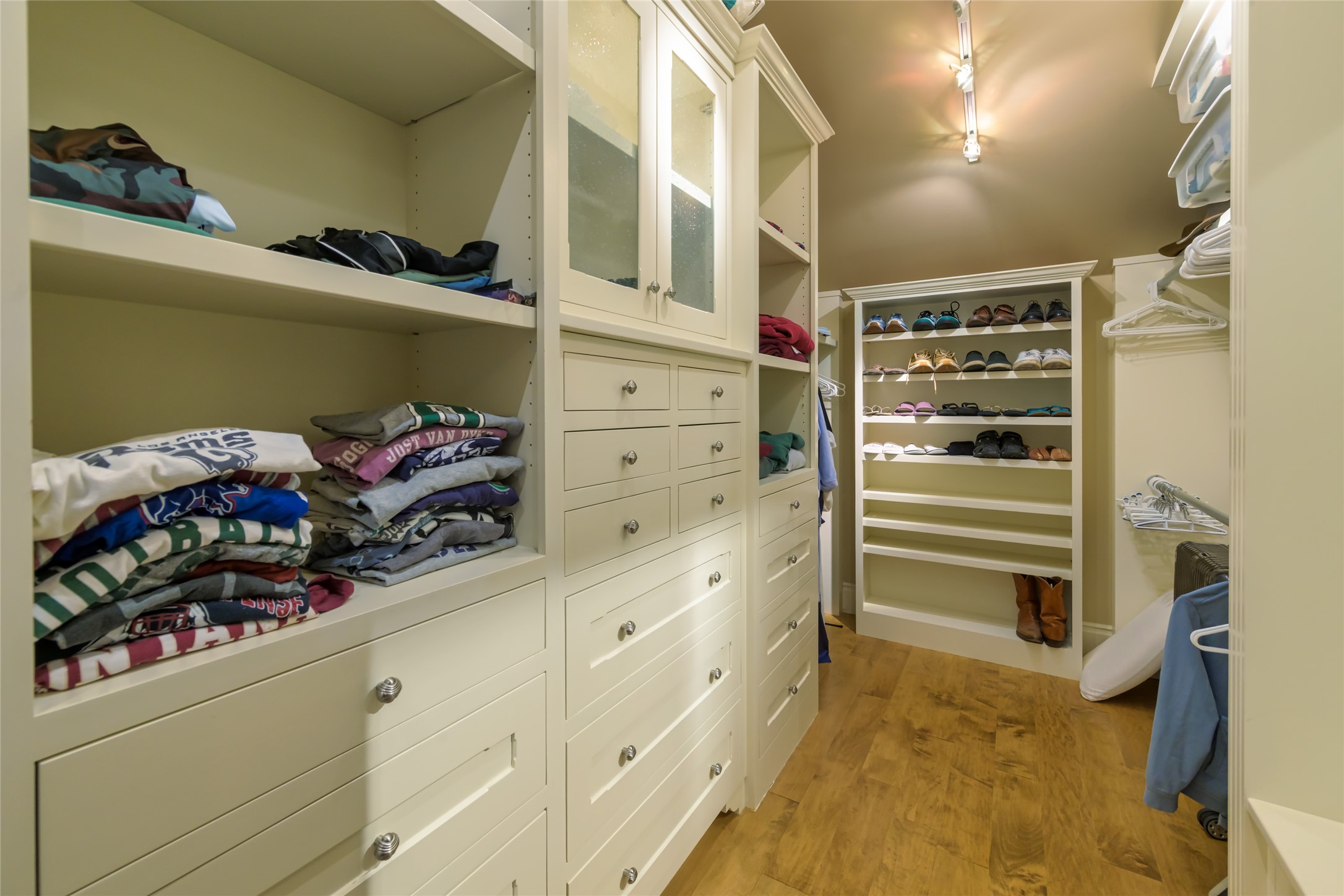 Polson, Montana 59860, United States, 4 Bedrooms Bedrooms, ,5 BathroomsBathrooms,Residential,Active,140764