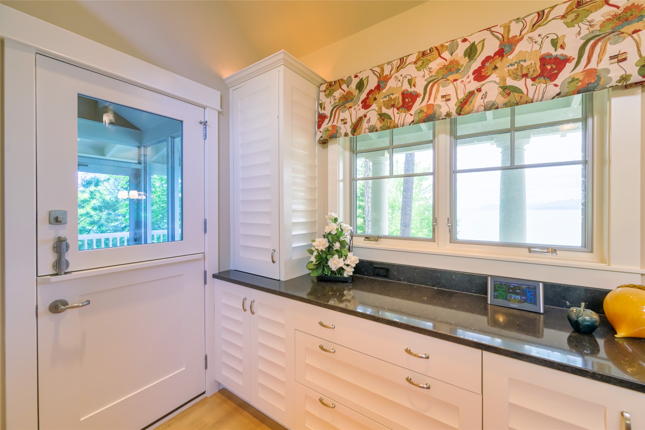 Polson, Montana 59860, United States, 4 Bedrooms Bedrooms, ,5 BathroomsBathrooms,Residential,Active,140764