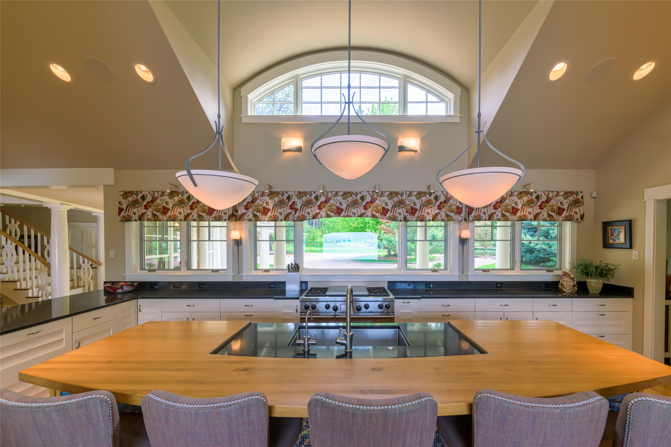 Polson, Montana 59860, United States, 4 Bedrooms Bedrooms, ,5 BathroomsBathrooms,Residential,Active,140764