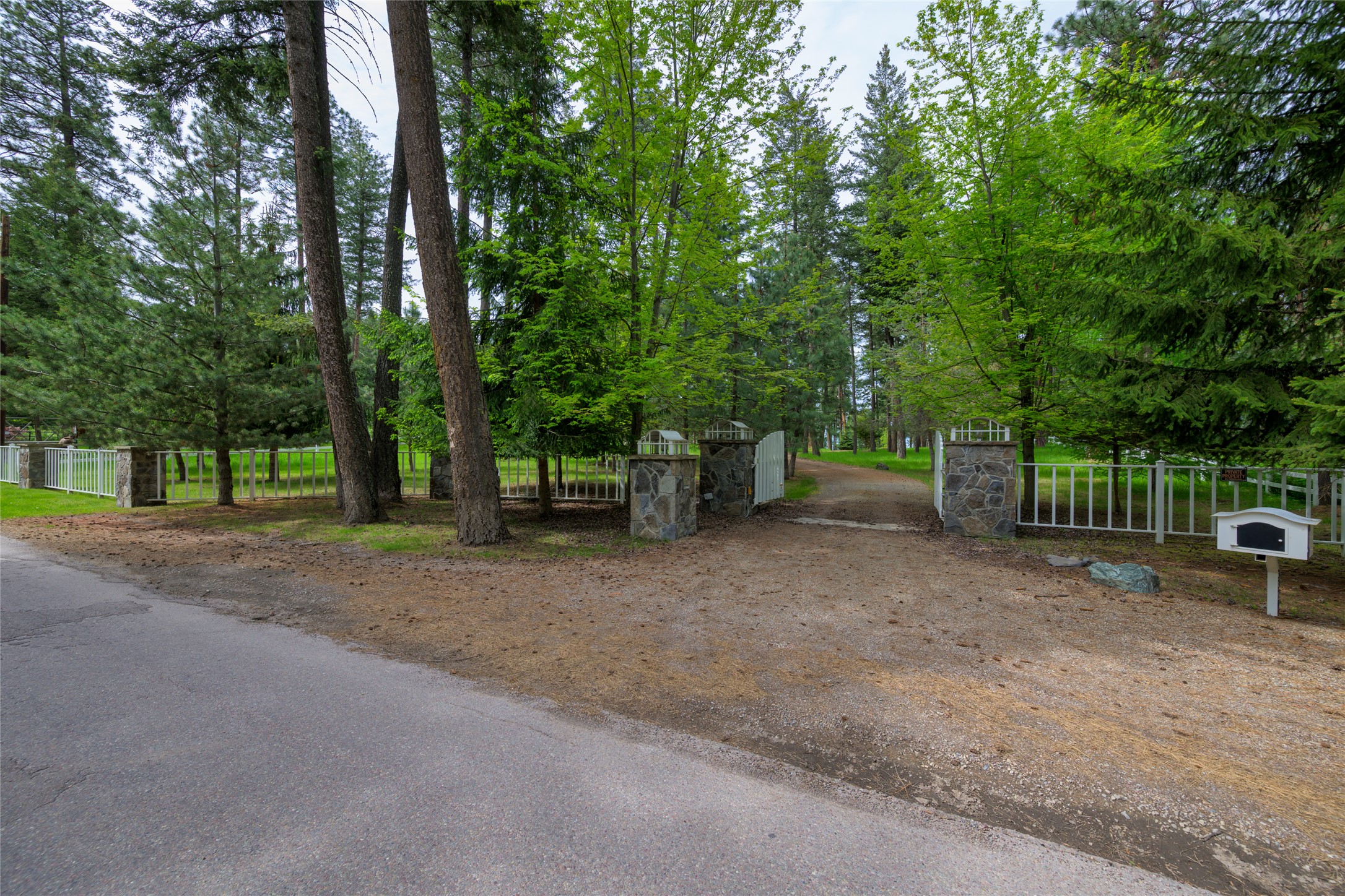 Polson, Montana 59860, United States, 4 Bedrooms Bedrooms, ,5 BathroomsBathrooms,Residential,Active,140764