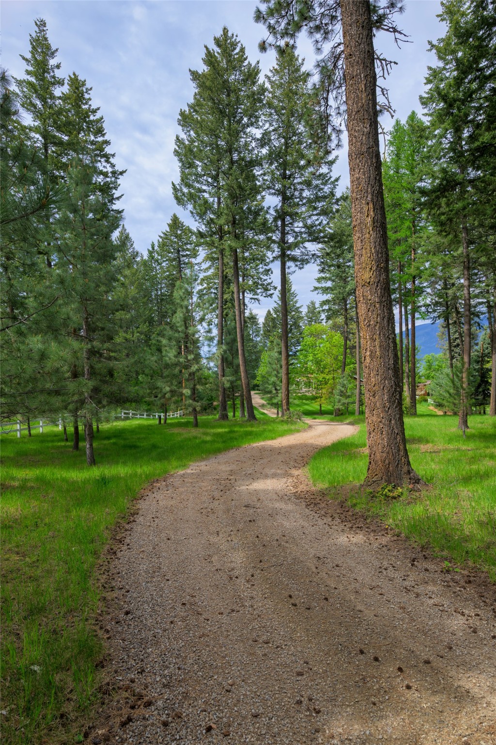 Polson, Montana 59860, United States, 4 Bedrooms Bedrooms, ,5 BathroomsBathrooms,Residential,Active,140764