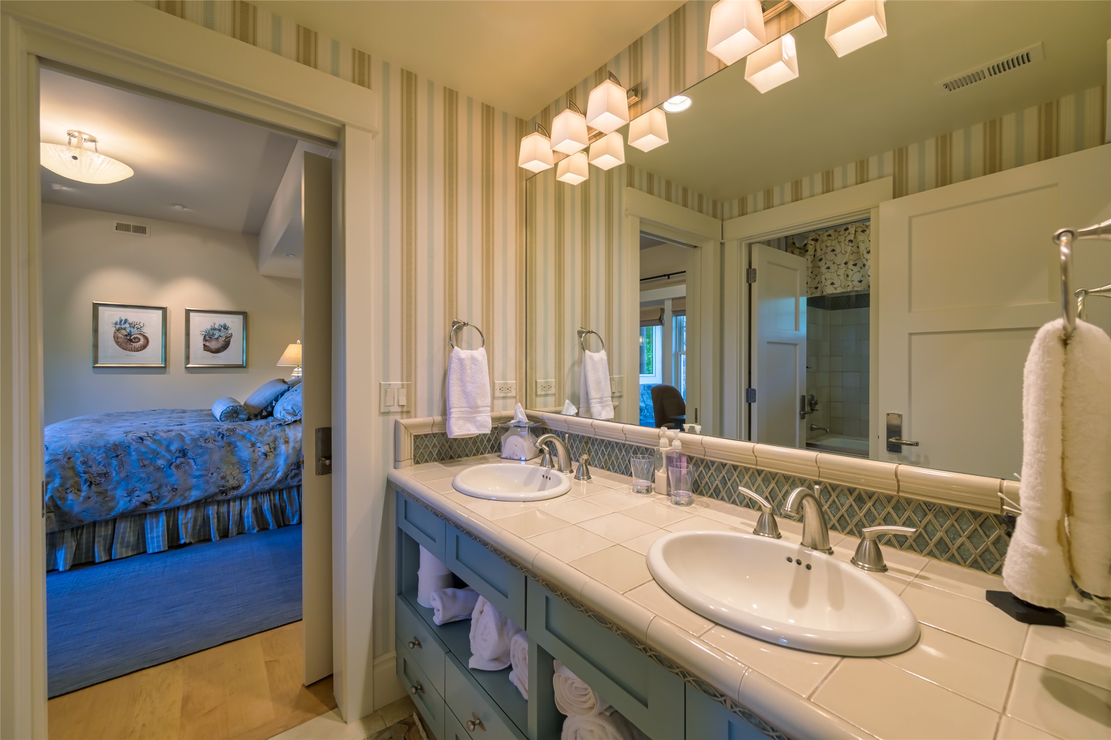 Polson, Montana 59860, United States, 4 Bedrooms Bedrooms, ,5 BathroomsBathrooms,Residential,Active,140764