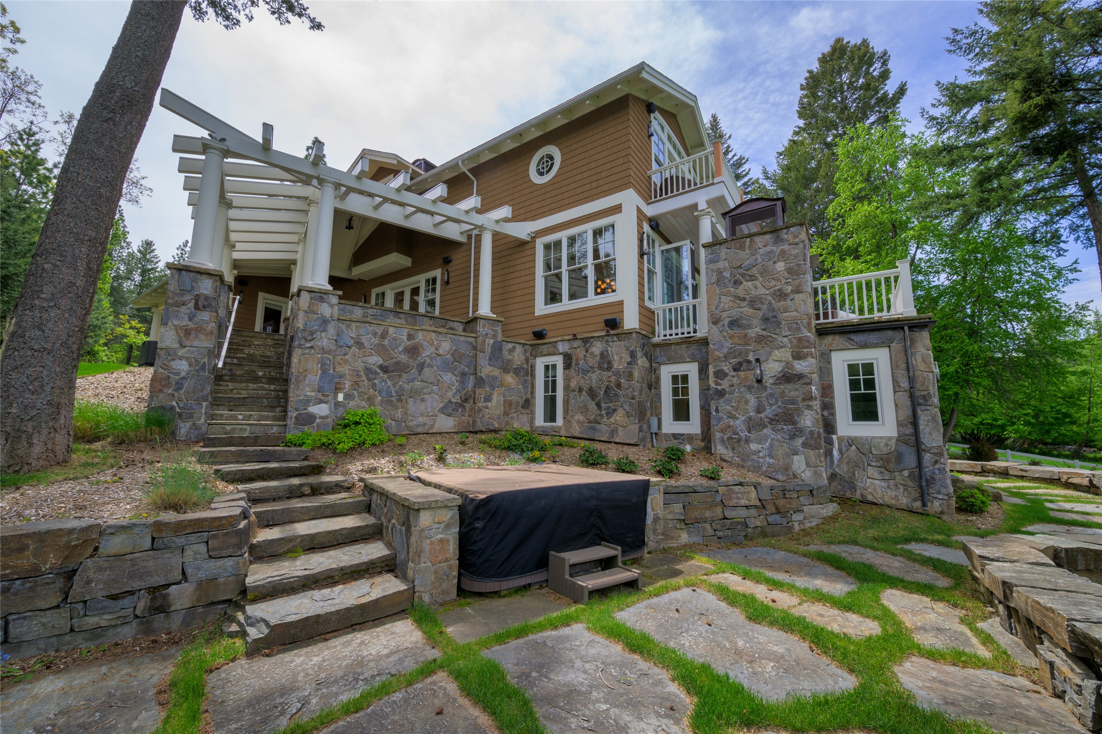 Polson, Montana 59860, United States, 4 Bedrooms Bedrooms, ,5 BathroomsBathrooms,Residential,Active,140764