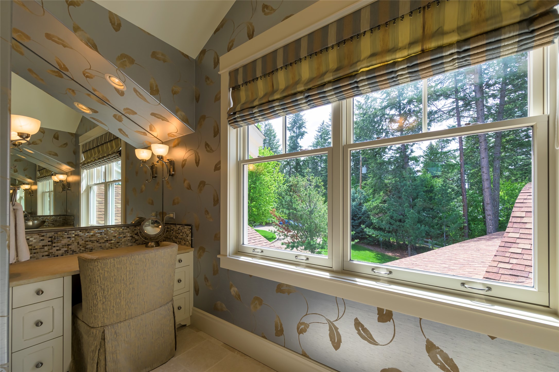 Polson, Montana 59860, United States, 4 Bedrooms Bedrooms, ,5 BathroomsBathrooms,Residential,Active,140764