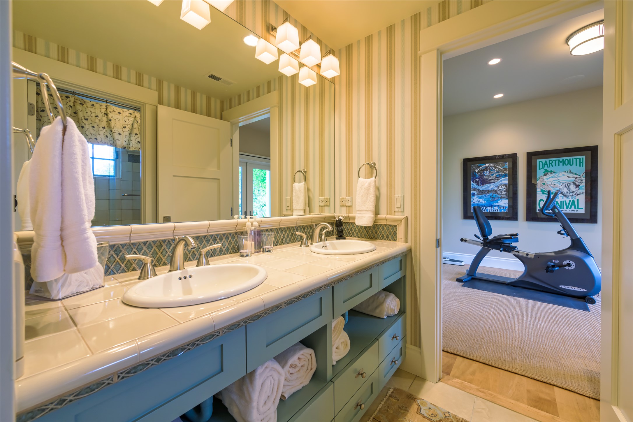 Polson, Montana 59860, United States, 4 Bedrooms Bedrooms, ,5 BathroomsBathrooms,Residential,Active,140764