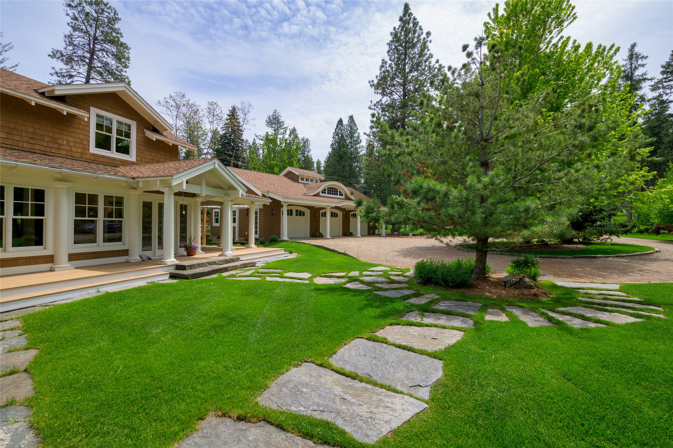 Polson, Montana 59860, United States, 4 Bedrooms Bedrooms, ,5 BathroomsBathrooms,Residential,Active,140764