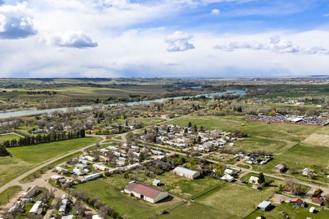 Tiny photo for 1060 55th Avenue S, Great Falls, MT 59405 (MLS # 30064797)