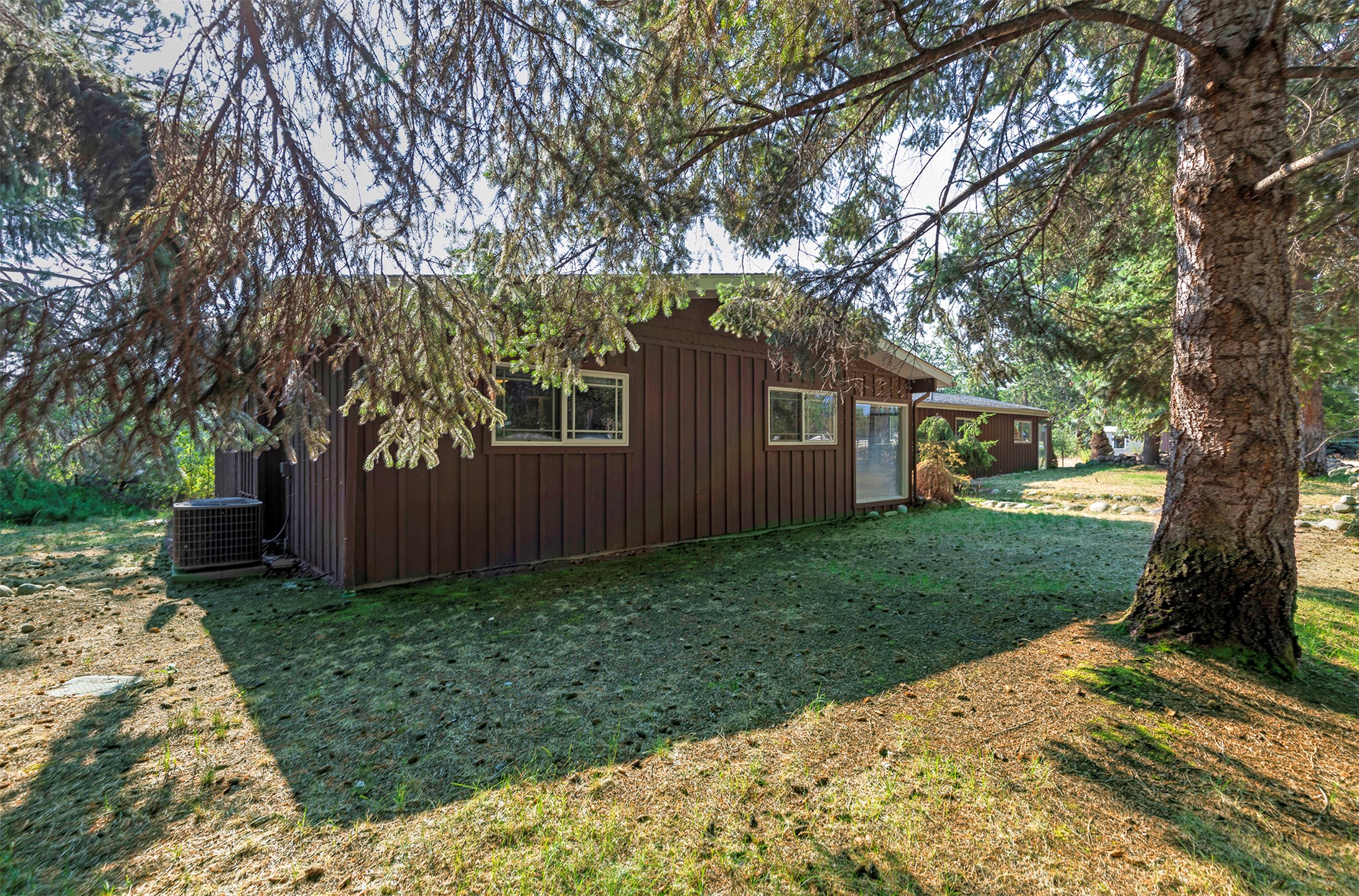 411 W River Road