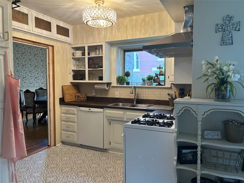 Tiny photo for 608 N Ewing Street, Helena, MT 59601 (MLS # 30070597)